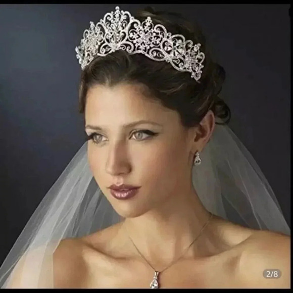 Luxury Rheinstone Royal Princess tiara - Picture 1 of 11